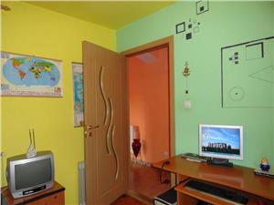 Apartament la casa cu 3 camere in Terezian  Sibiu