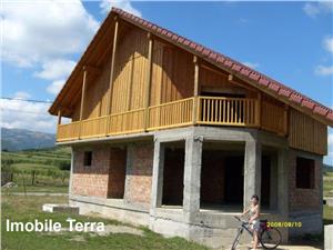 Casa la rosu cu 6 camere in Talmaciu