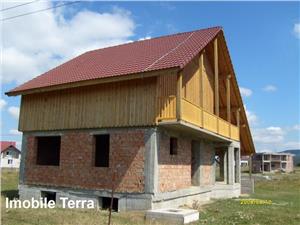 Casa la rosu cu 6 camere in Talmaciu