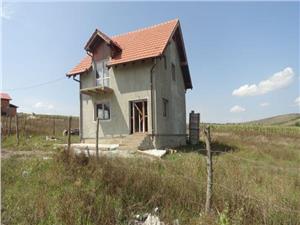Casa noua de vanzare la 5 km distanta de Sibiu.