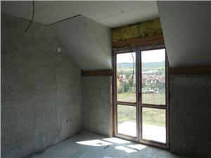 Casa noua de vanzare la 5 km distanta de Sibiu.