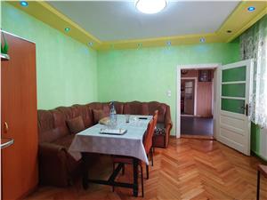 Casa cu spatiu comercial de vanzare in Sibiu