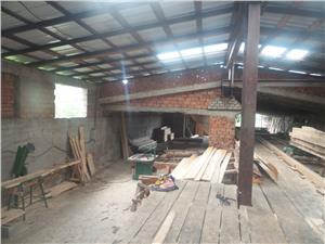 Casa si hala cu gater in Porumbacu de Jos