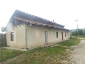Casa si hala cu gater in Porumbacu de Jos