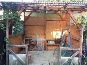 Casa de vanzare in zona Lupeni, 2 familii