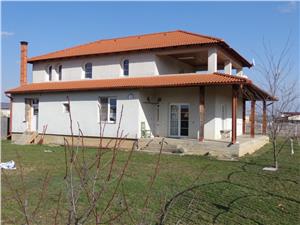 Casa spatioasa cu 5 camere si 1000 mp teren in Selimbar