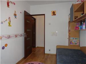 Apartament 3 camere de vanzare in zona Mihai Viteazu