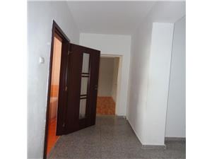 Apartament 5 camere etaj I de vanzare in Strand  Sibiu