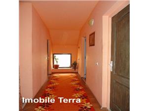 Casa cu 4 camere si 900 mp teren de vanzare in zona Terezian Sibiu
